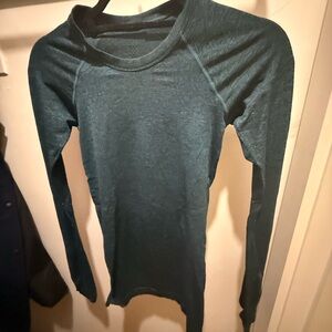 Lululemon Women's Size 2 Long Sleeve Hip Length Swiftly Tech Top in Green